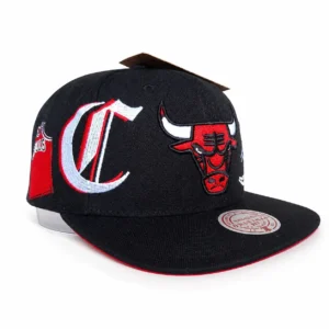 Gorra Chicago Bulls Mitchell & Ness Snapback Negra Visera Plana Bordados Premium NBA