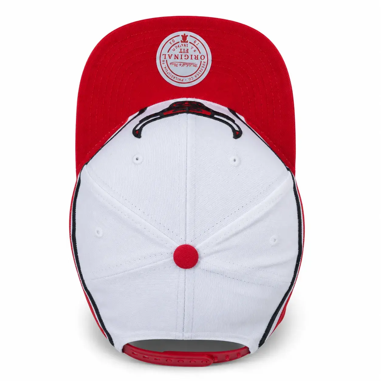Gorra Chicago Bulls Mitchell & Ness Snapback Roja Blanca Visera Plana Ajustable - Image 4